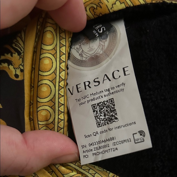 Versace I ♡ BAROQUE SLIPPERS - Picture 2 of 3